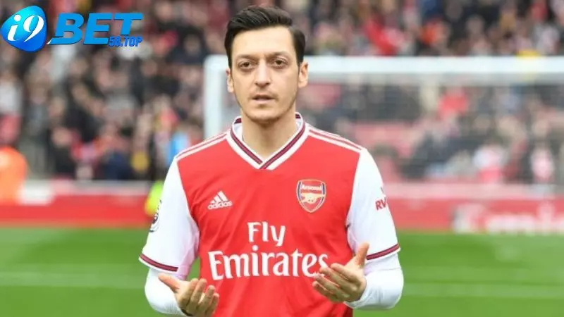 Còn đường thi đấu của cầu thủ Mesut Ozil