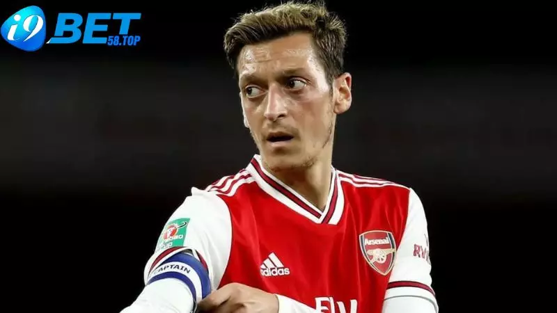 Lối thi đấu đặt trưng của Mesut Ozil